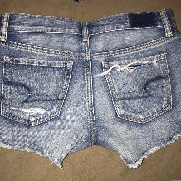 American Eagle distressed high rise shorts - Picture 2 of 3